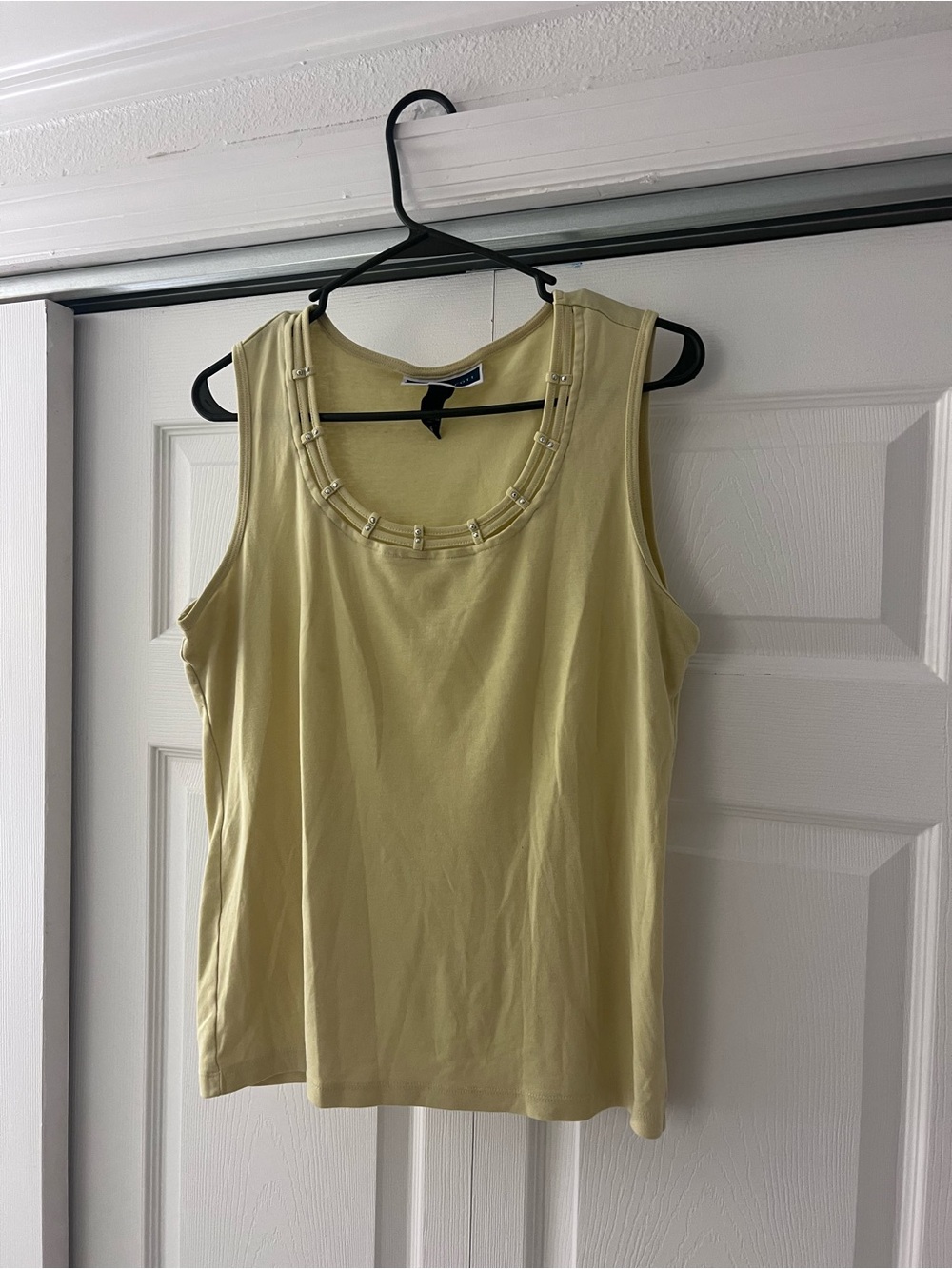 Karen Scott Light Yellow Beaded Scoop Neck Tank Size M